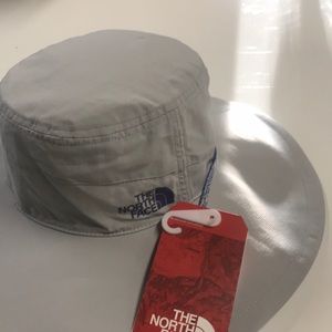 The North Face Accessories - π NORTH FACE Gray Big Brim Sun Shade Hat WOMENS The North Face Accessories - π NORTH FACE Gray Big Brim Sun Shade Hat WOMENS